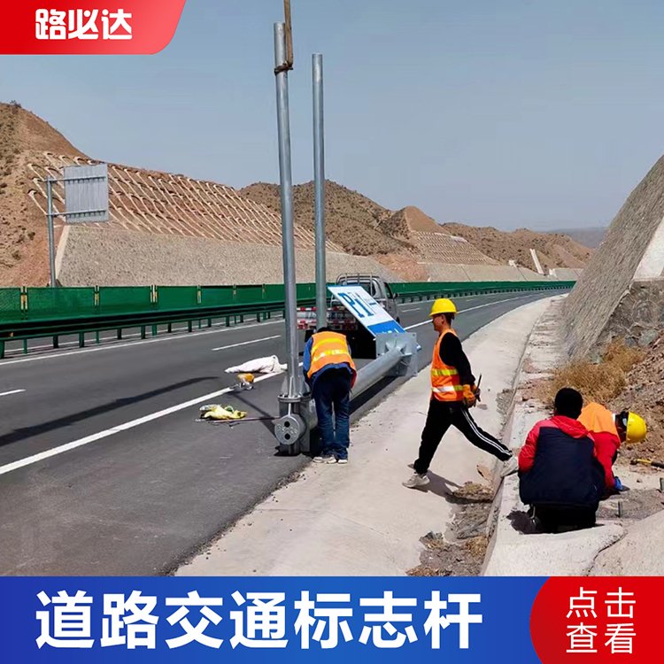 提升夜間通行安全 人行道反光交通標牌的關鍵作用