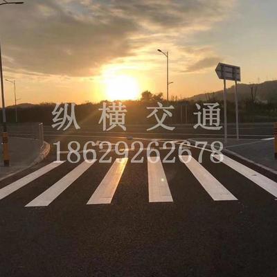 西安道路煥新 水除線精準清除標線，縱橫交通守護夜間行車安全